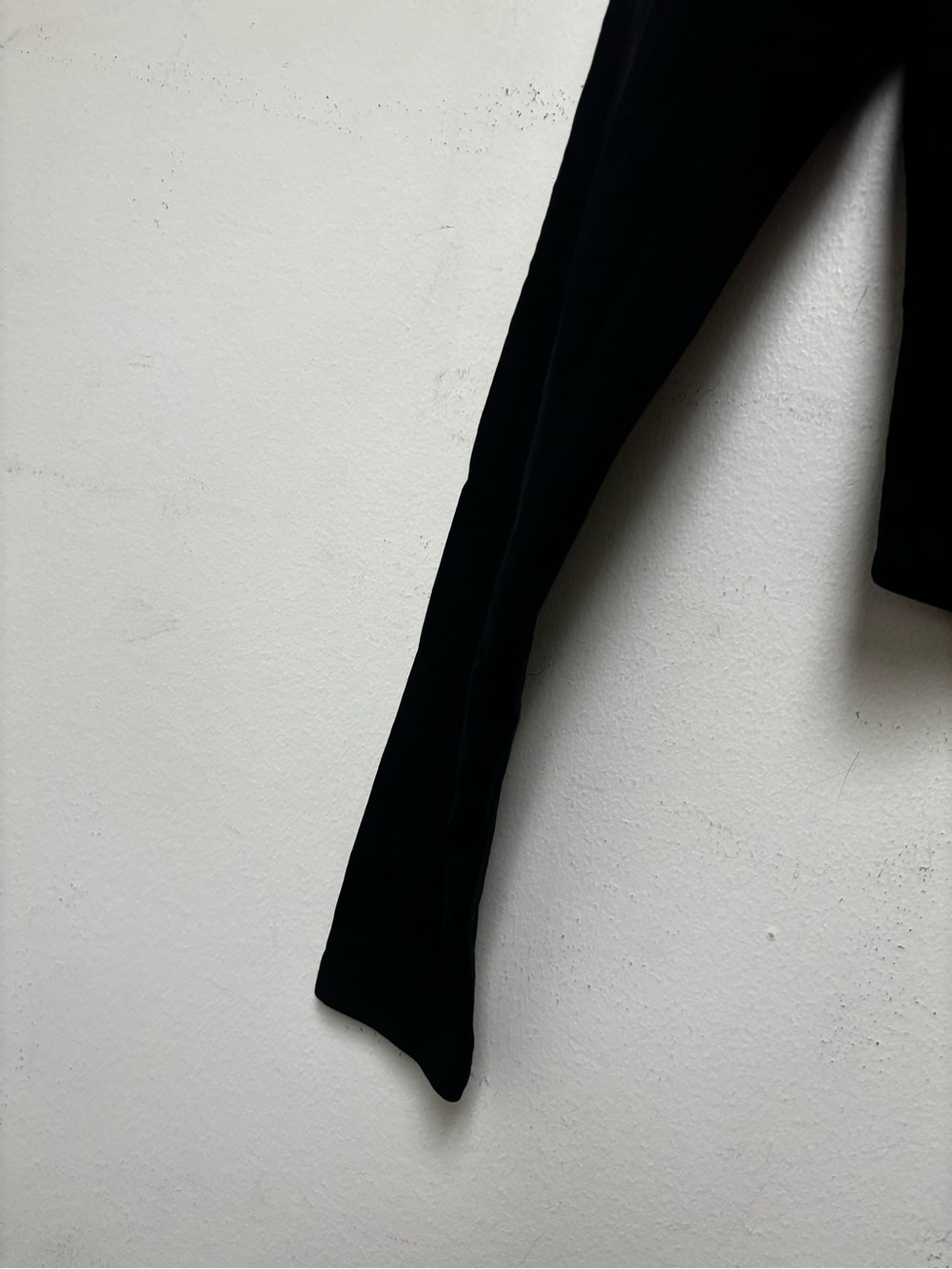 Babaton Contour V Neck Longsleeve Top - Picture 3 of 11